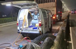 VÁ VỎ Ô TÔ LƯU ĐỘNG TẠI HÓC MÔN - CÓ MẶT NHANH 24/24