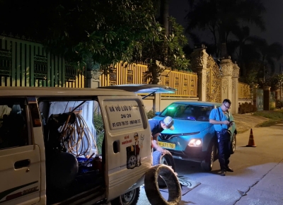 VÁ VỎ XE DỊCH VỤ – GRAB – SM XANH TẠI HÓC MÔN, CỦ CHI, QUẬN 12, LONG AN 24/24