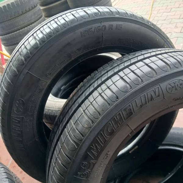 VỎ MICH LƯỚT 195/60R15 MỚI 97%